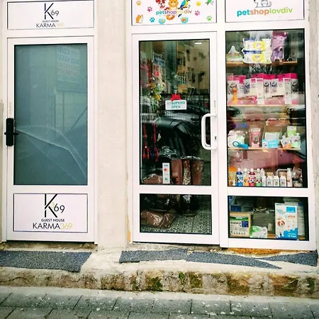 Hostel 4 Karma369 *